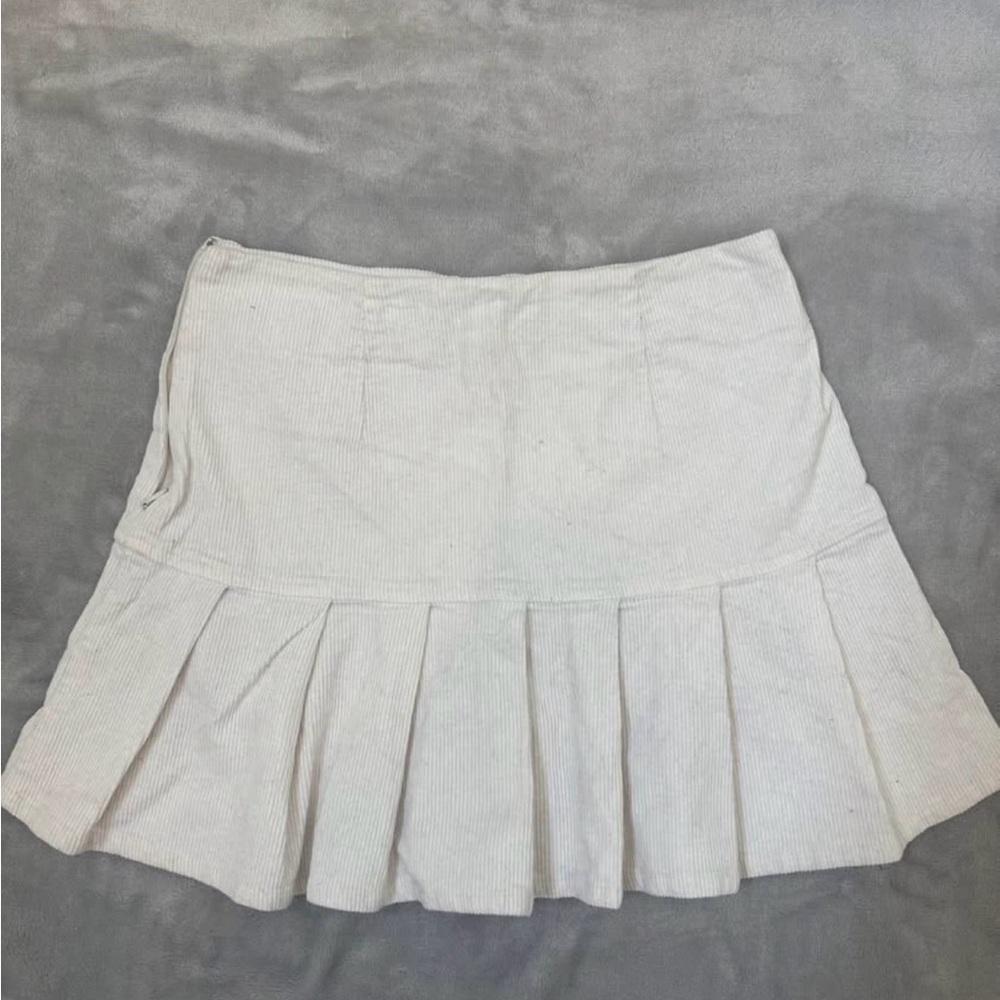 3/$30 Forever 21 Cream Corduroy Pleated Mini Skirt - Size M